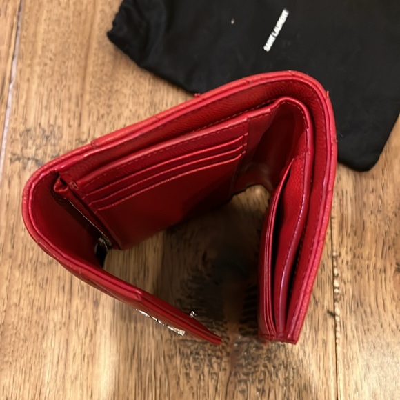 YSL RED CASSANDRE MATELASSÉ COMPACT TRI FOLD WALLET - Picture 5 of 8